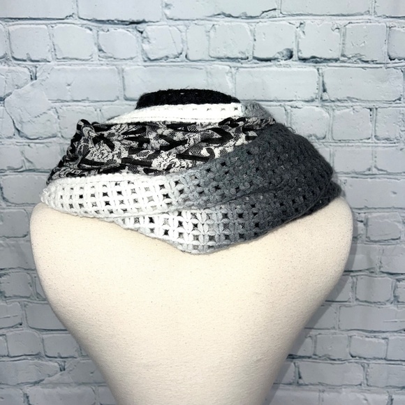 |•BCBGENERATION REVERSIBLE! INFINTY SCARF•| Black Grey Tan Brown 20x60 - Picture 5 of 10